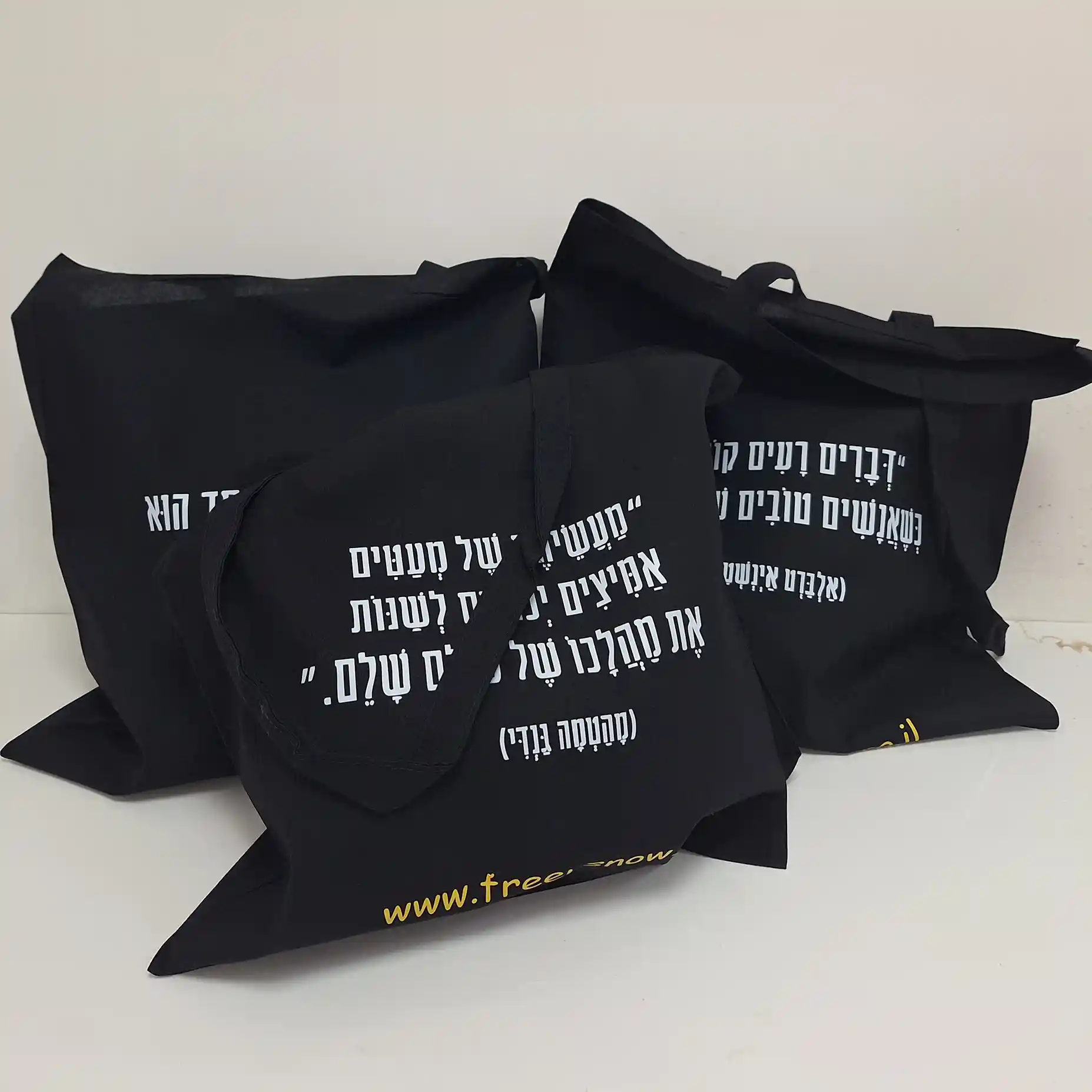 הדפסה על תיק כותנה — דוגמה מעבודה שבוצעה
